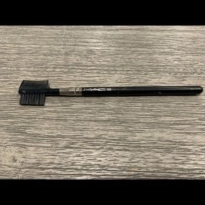 MAC Cosmetics 102 Brow Brush Comb